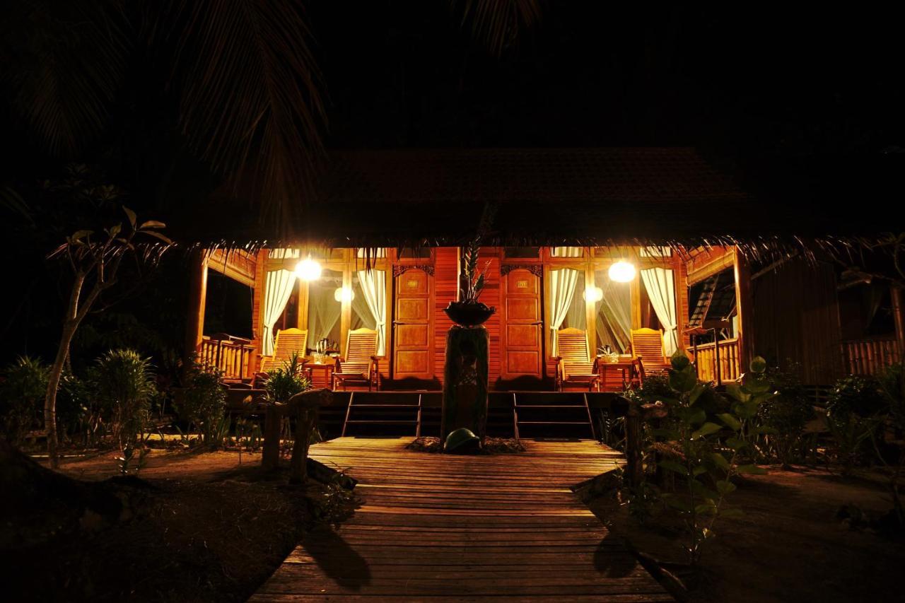 Raja Ampat Dive Lodge Pulau Mansuar Exterior photo