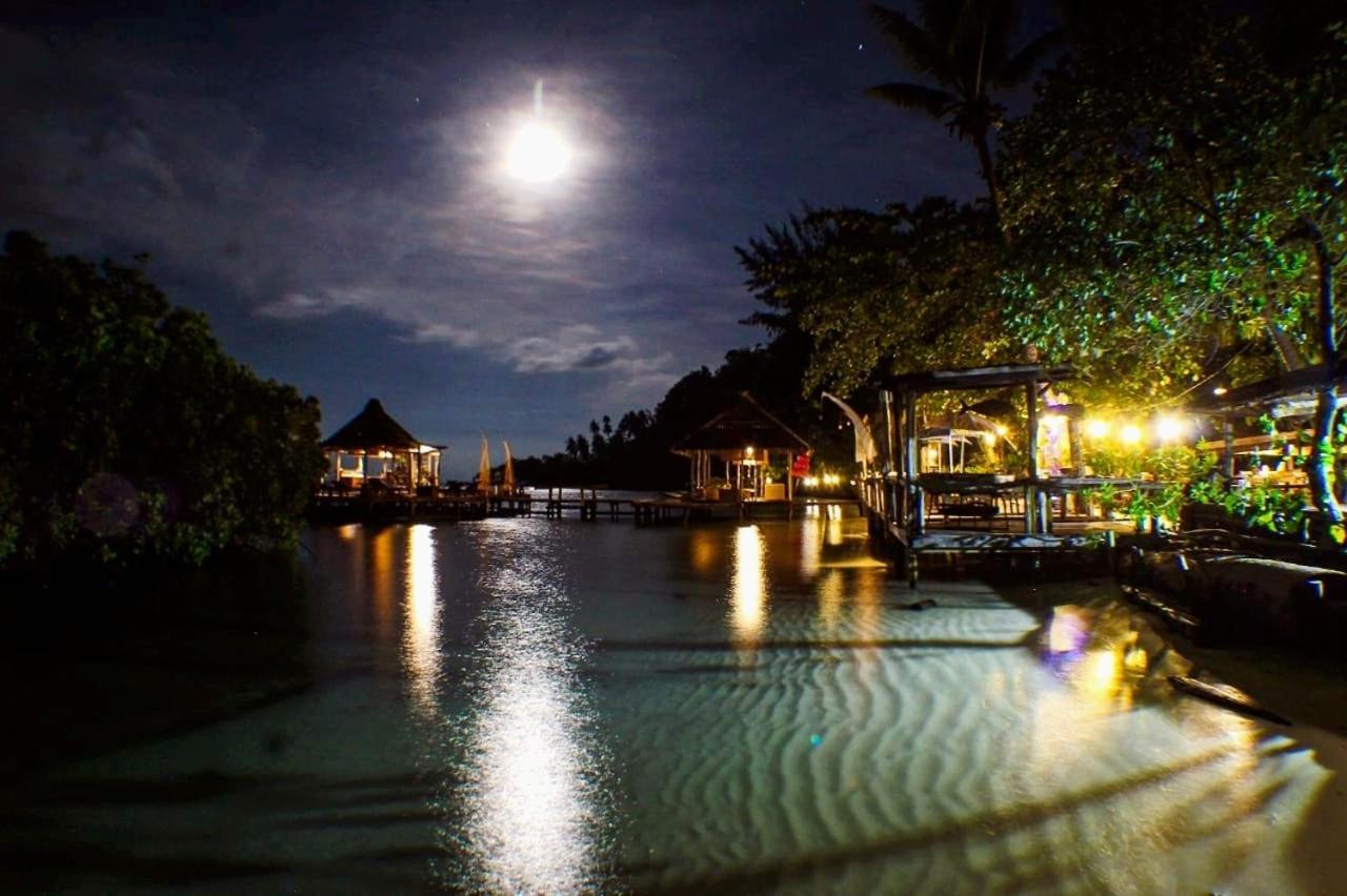 Raja Ampat Dive Lodge Pulau Mansuar Exterior photo